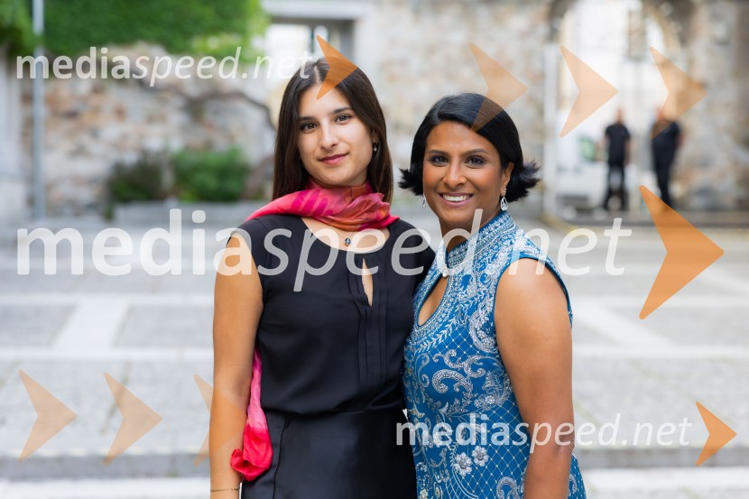  ... ;  Vesna Nisha Dolinar, predsednica SILA 2012-2013 in lastnica restavracije Namaste26. Kresna noč Lions kluba Ljubljana Iliria
