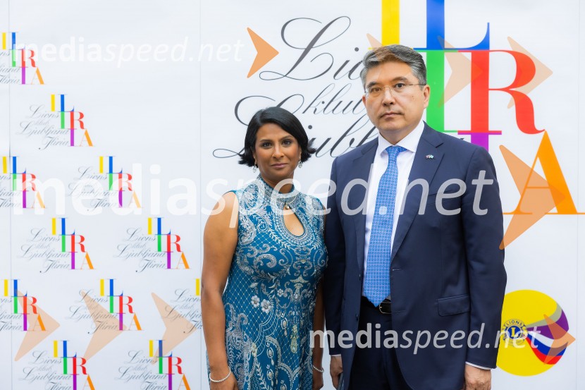  Vesna Nisha Dolinar, predsednica SILA 2012-2013 in lastnica restavracije Namaste; Nj. Eksc. Altay Abibullayev, veleposlanik Kazahstana26. Kresna noč Lions kluba Ljubljana Iliria