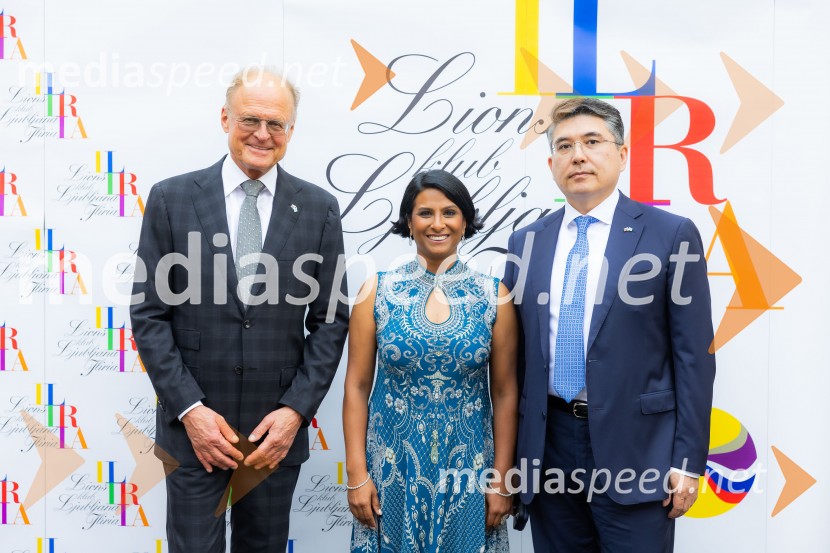  Janez  Škrabec, direktor Riko d.o.o.;  Vesna Nisha Dolinar, predsednica SILA 2012-2013 in lastnica restavracije Namaste; Nj. Eksc. Altay Abibullayev, veleposlanik Kazahstana26. Kresna noč Lions kluba Ljubljana Iliria