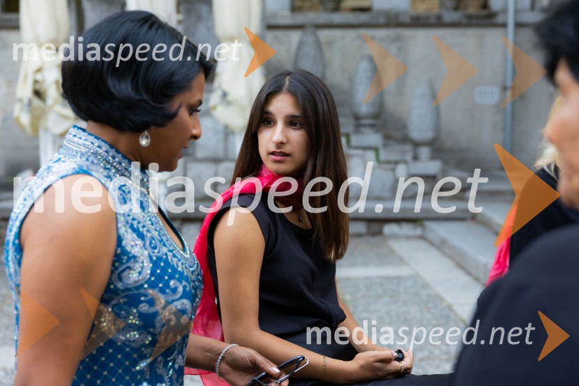  Vesna Nisha Dolinar, predsednica SILA 2012-2013 in lastnica restavracije Namaste;  ... 26. Kresna noč Lions kluba Ljubljana Iliria