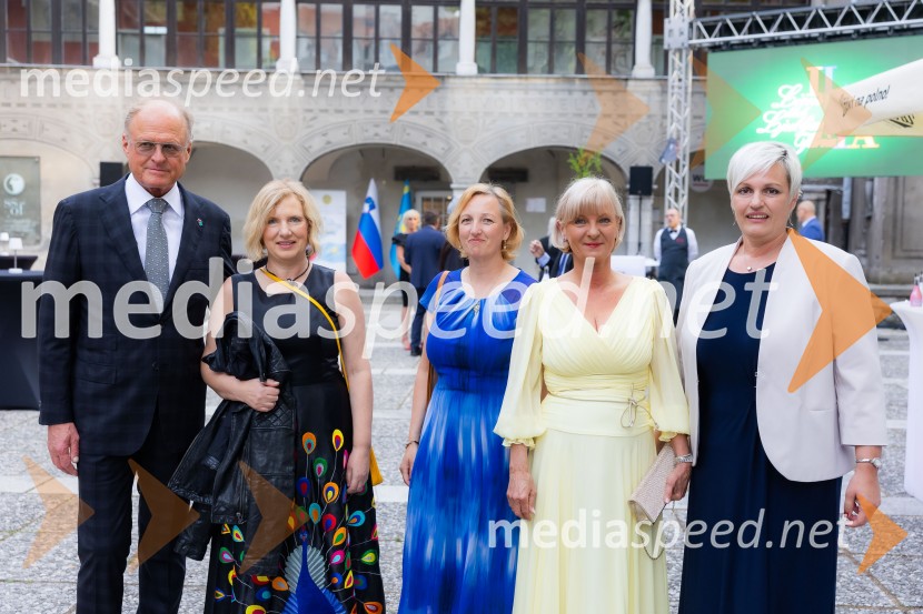  Janez  Škrabec, direktor Riko d.o.o.;  ... ;  ... ;  Sonja Poljanšek Škrabec, lastnica Welness centra Sunny;  ... 26. Kresna noč Lions kluba Ljubljana Iliria