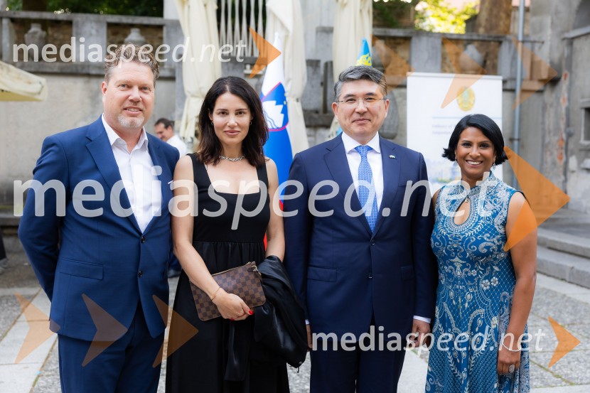  ... ;  ... ; Nj. Eksc. Altay Abibullayev, veleposlanik Kazahstana;  Vesna Nisha Dolinar, predsednica SILA 2012-2013 in lastnica restavracije Namaste26. Kresna noč Lions kluba Ljubljana Iliria