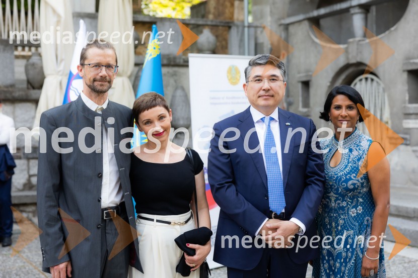  ... ;  ... ; Nj. Eksc. Altay Abibullayev, veleposlanik Kazahstana;  Vesna Nisha Dolinar, predsednica SILA 2012-2013 in lastnica restavracije Namaste26. Kresna noč Lions kluba Ljubljana Iliria