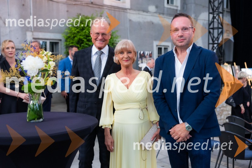  Janez  Škrabec, direktor Riko d.o.o.;  Sonja Poljanšek Škrabec, lastnica Welness centra Sunny;  ... 26. Kresna noč Lions kluba Ljubljana Iliria