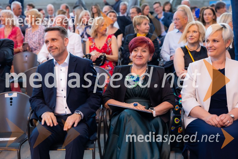  ... ;  Marja Dolamič, predsednica 3. cone 2. regije Lions kluba;  ... 26. Kresna noč Lions kluba Ljubljana Iliria