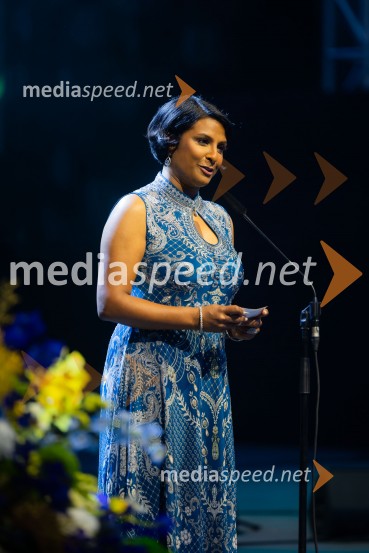  Vesna Nisha Dolinar, predsednica SILA 2012-2013 in lastnica restavracije Namaste26. Kresna noč Lions kluba Ljubljana Iliria