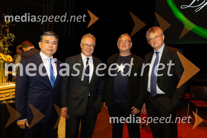 Nj. Eksc. Altay Abibullayev, veleposlanik Kazahstana;  ... ;  ... ;  ... 26. Kresna noč Lions kluba Ljubljana Iliria