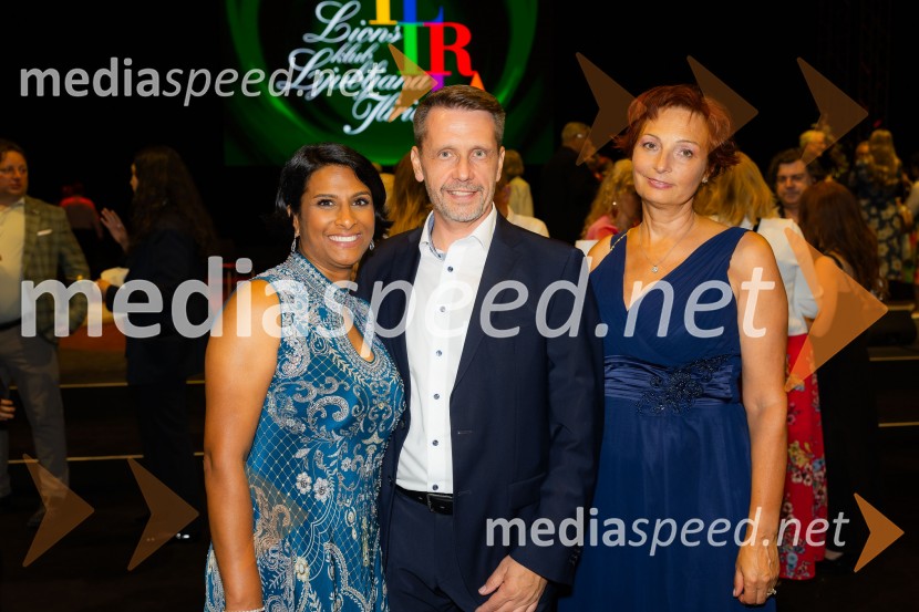  Vesna Nisha Dolinar, predsednica SILA 2012-2013 in lastnica restavracije Namaste;  ... ;  ... 26. Kresna noč Lions kluba Ljubljana Iliria