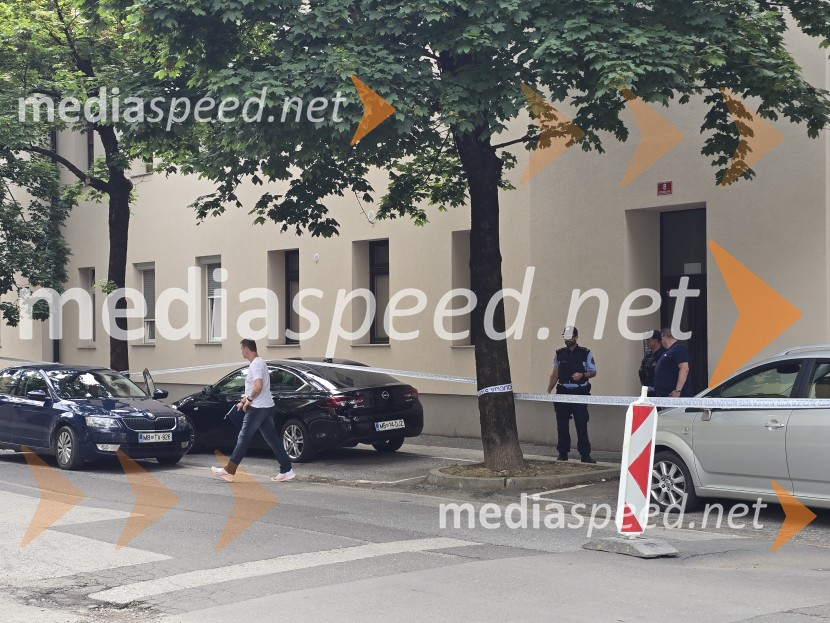 V stanovanju v Mariboru našli mrtvi osebi
