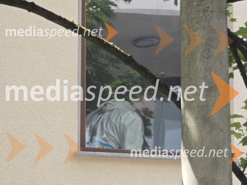 V stanovanju v Mariboru našli mrtvi osebi