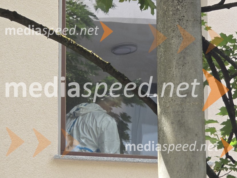 V stanovanju v Mariboru našli mrtvi osebi