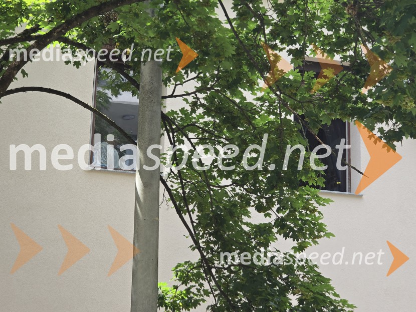V stanovanju v Mariboru našli mrtvi osebi
