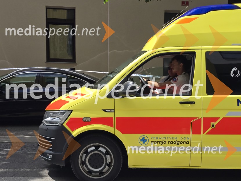 V stanovanju v Mariboru našli mrtvi osebi