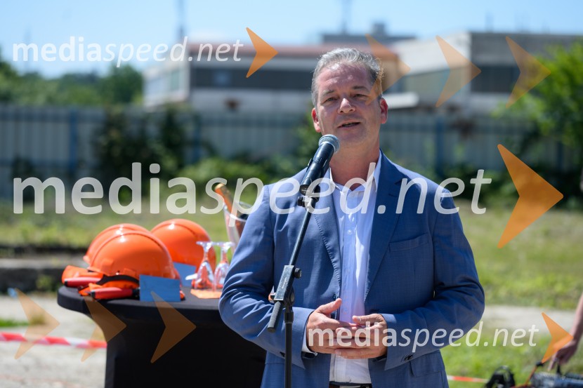 Položitev temeljnega kamna za poslovno-skladiščni kompleks CUBO