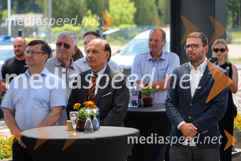 ... ;  Marjan Bezjak,  F.A. Maik d.o.o.;  Tadej Bezjak, direktor, F.A. MAIK d.o.o.Položitev temeljnega kamna za poslovno-skladiščni kompleks CUBO