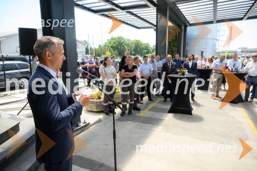  Miha Bezjak, direktor, F.A. MAIK d.o.o.Položitev temeljnega kamna za poslovno-skladiščni kompleks CUBO