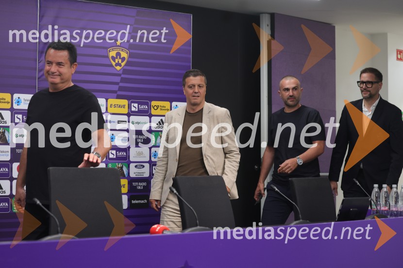  Acun Ilicali, turški vlagatelj;  Zlatko Zahovič, športni direktor, NK Maribor;  Uroš Mlakar, podjetnik, ustanovitelj Tete Fride, podpredsednik NK MariborZlatko Zahović se vrača v Ljudski vrt, novinarska konferenca