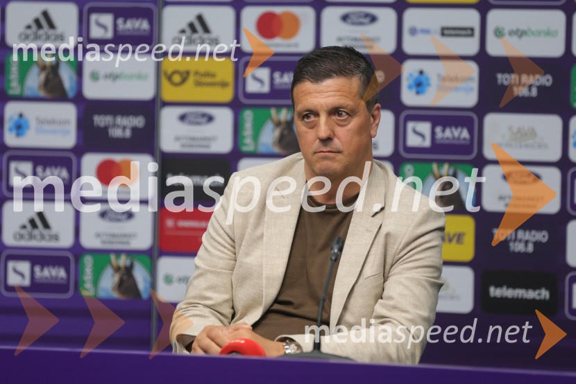  Zlatko Zahovič, športni direktor, NK MariborZlatko Zahović se vrača v Ljudski vrt, novinarska konferenca