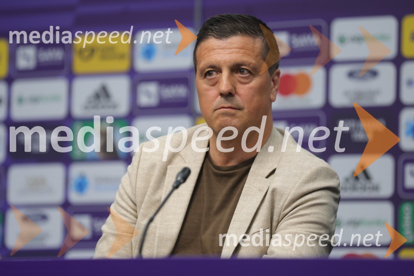  Zlatko Zahovič, športni direktor, NK MariborZlatko Zahović se vrača v Ljudski vrt, novinarska konferenca