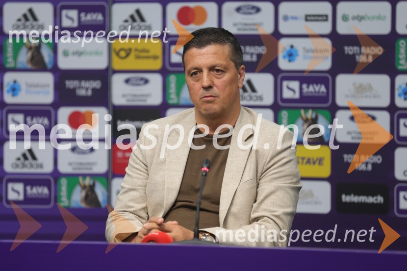  Zlatko Zahovič, športni direktor, NK MariborZlatko Zahović se vrača v Ljudski vrt, novinarska konferenca