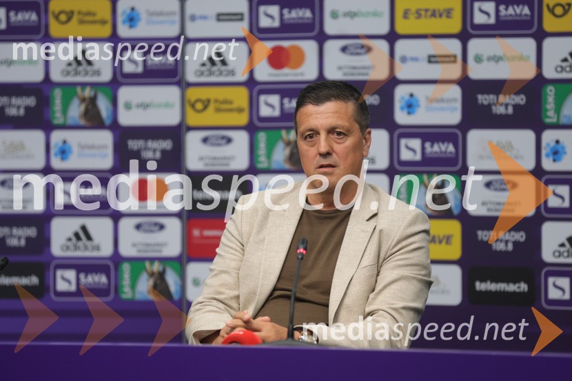  Zlatko Zahovič, športni direktor, NK MariborZlatko Zahović se vrača v Ljudski vrt, novinarska konferenca