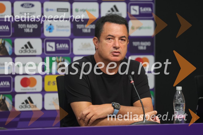  Acun Ilicali, turški vlagateljZlatko Zahović se vrača v Ljudski vrt, novinarska konferenca