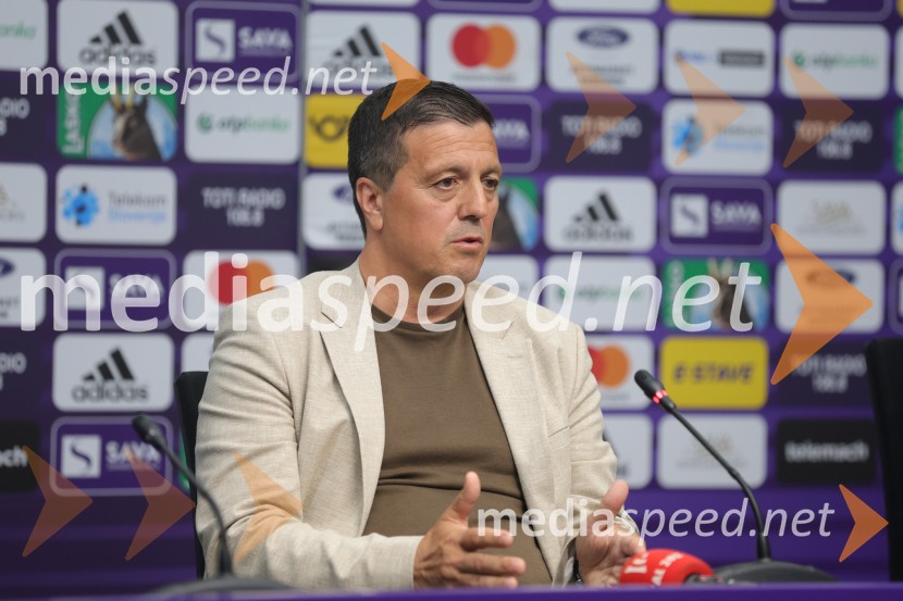  Zlatko Zahovič, športni direktor, NK MariborZlatko Zahović se vrača v Ljudski vrt, novinarska konferenca