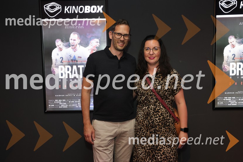 Bratje z igrišča: Začetek, premiera, Maribox