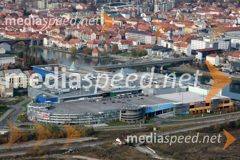 Europark, Drava, v ozadju: center mesta MariborSlovenija iz zraka