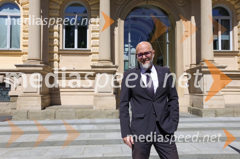 prof. dr. Dean Korošak,  prorektor za znanstvenoraziskovalno dejavnost Univerze v MariboruDean Korošak, portret