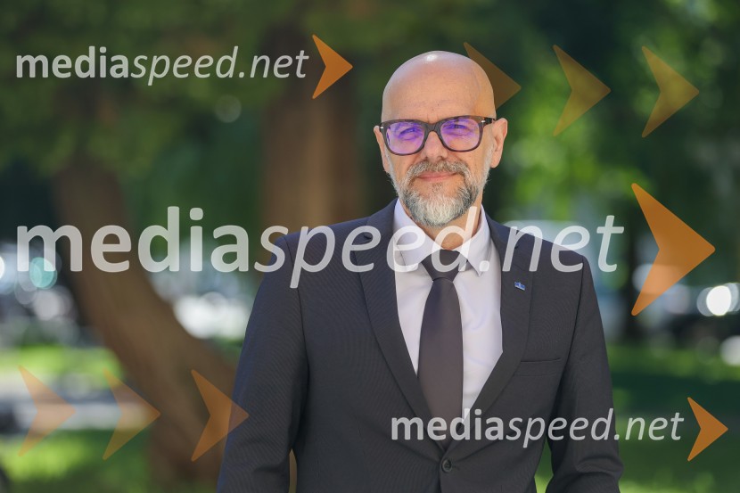 prof. dr. Dean Korošak,  prorektor za znanstvenoraziskovalno dejavnost Univerze v MariboruDean Korošak, portret