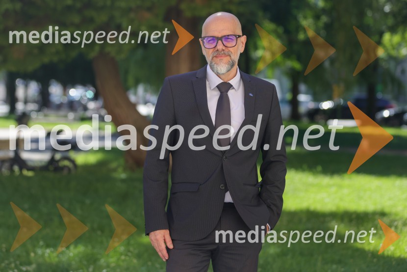 prof. dr. Dean Korošak,  prorektor za znanstvenoraziskovalno dejavnost Univerze v MariboruDean Korošak, portret
