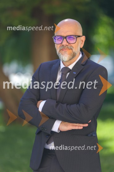 prof. dr. Dean Korošak,  prorektor za znanstvenoraziskovalno dejavnost Univerze v MariboruDean Korošak, portret