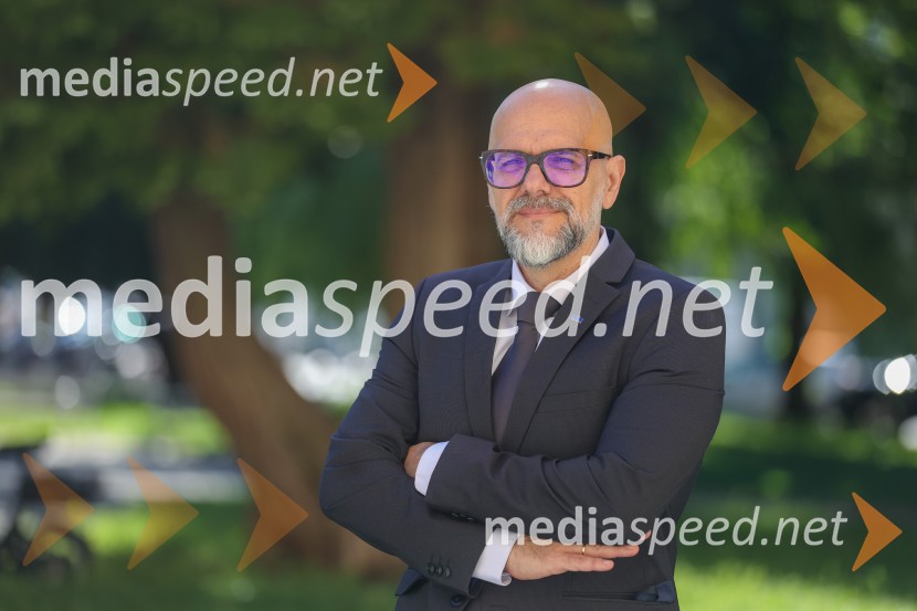 prof. dr. Dean Korošak,  prorektor za znanstvenoraziskovalno dejavnost Univerze v MariboruDean Korošak, portret