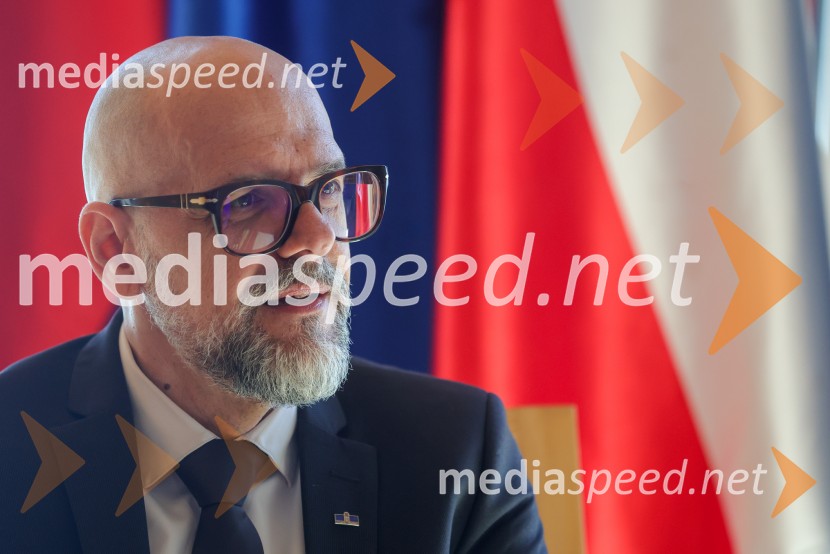 prof. dr. Dean Korošak,  prorektor za znanstvenoraziskovalno dejavnost Univerze v MariboruDean Korošak, portret