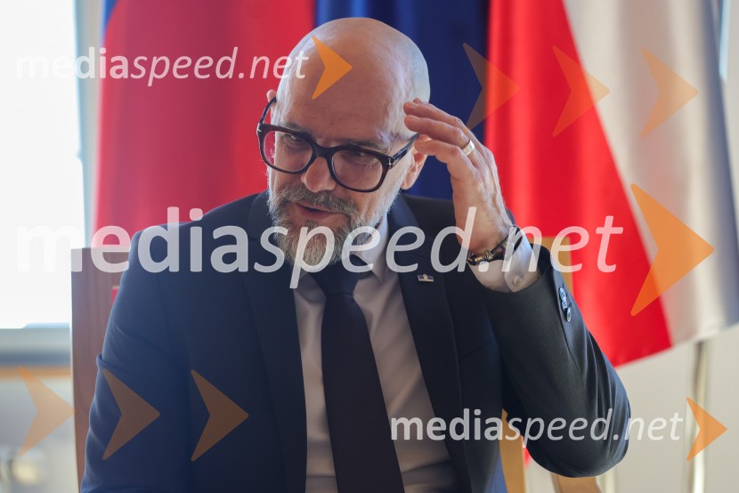 prof. dr. Dean Korošak,  prorektor za znanstvenoraziskovalno dejavnost Univerze v MariboruDean Korošak, portret