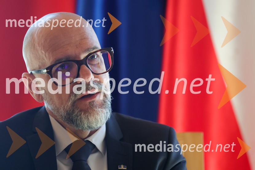 prof. dr. Dean Korošak,  prorektor za znanstvenoraziskovalno dejavnost Univerze v MariboruDean Korošak, portret