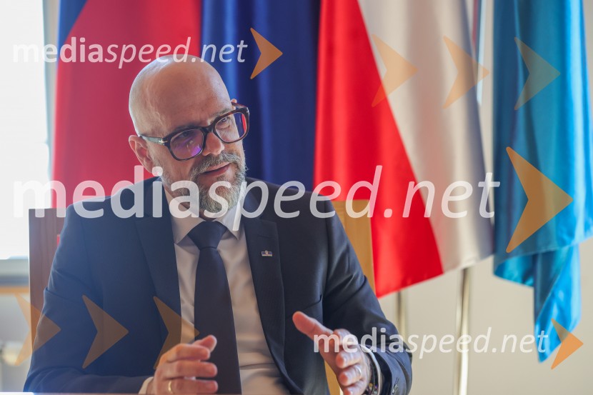 prof. dr. Dean Korošak,  prorektor za znanstvenoraziskovalno dejavnost Univerze v MariboruDean Korošak, portret