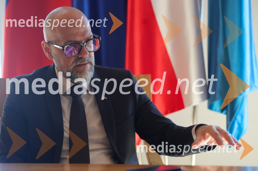 prof. dr. Dean Korošak,  prorektor za znanstvenoraziskovalno dejavnost Univerze v MariboruDean Korošak, portret