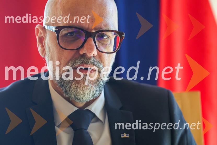 prof. dr. Dean Korošak,  prorektor za znanstvenoraziskovalno dejavnost Univerze v MariboruDean Korošak, portret