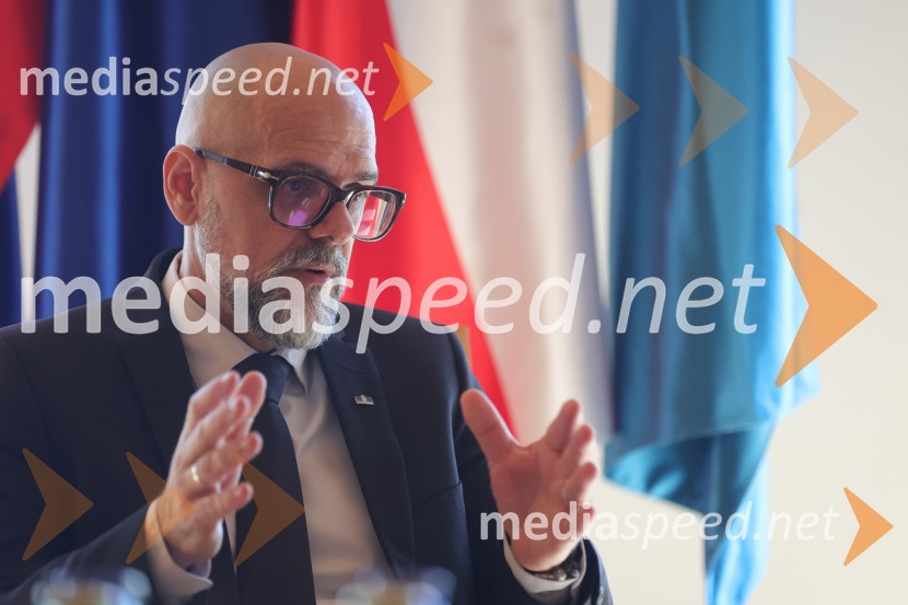 prof. dr. Dean Korošak,  prorektor za znanstvenoraziskovalno dejavnost Univerze v MariboruDean Korošak, portret