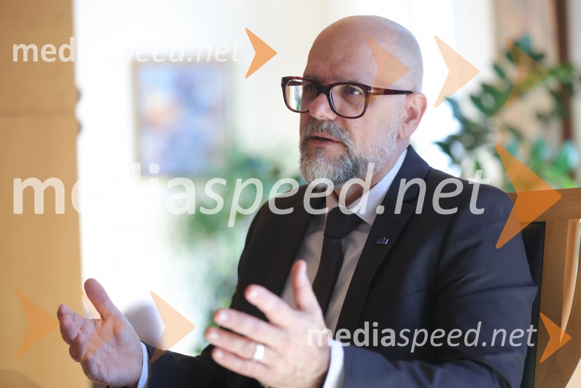 prof. dr. Dean Korošak,  prorektor za znanstvenoraziskovalno dejavnost Univerze v MariboruDean Korošak, portret
