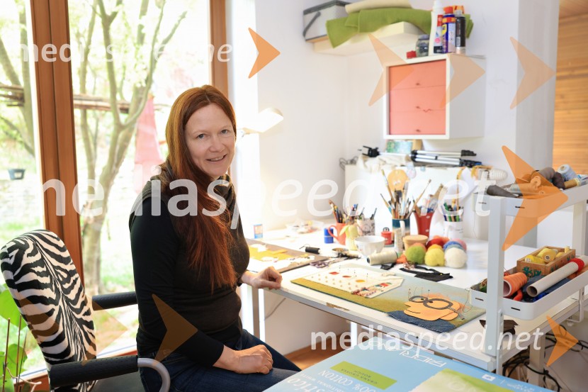  Manica Klenovšek Musil, ilustratorka in avtorica otroških slikanicManica K. Musil, portret