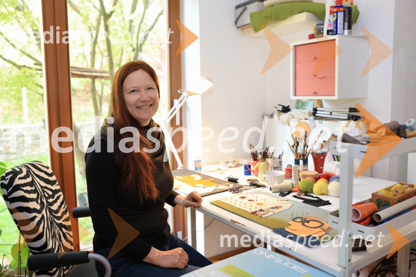  Manica Klenovšek Musil, ilustratorka in avtorica otroških slikanicManica K. Musil, portret