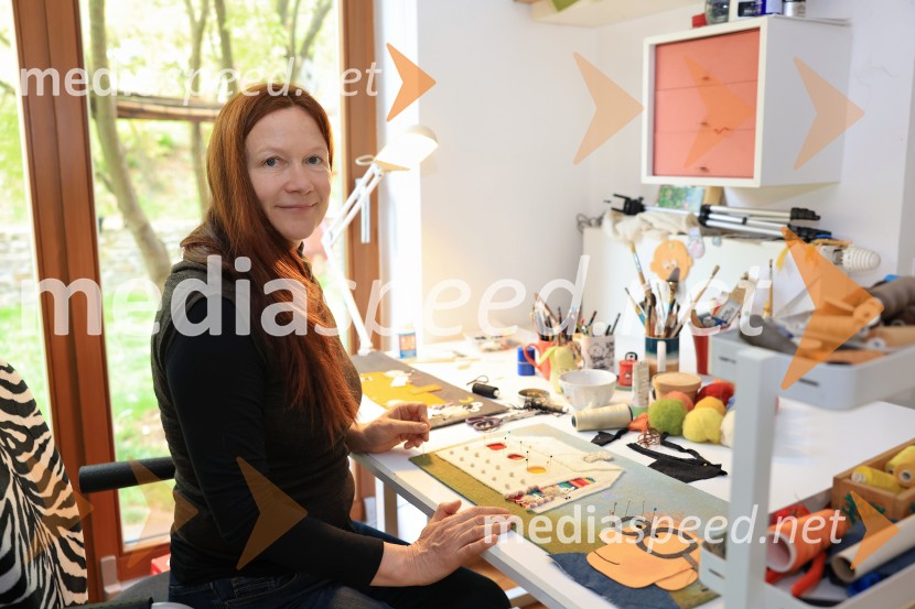  Manica Klenovšek Musil, ilustratorka in avtorica otroških slikanicManica K. Musil, portret