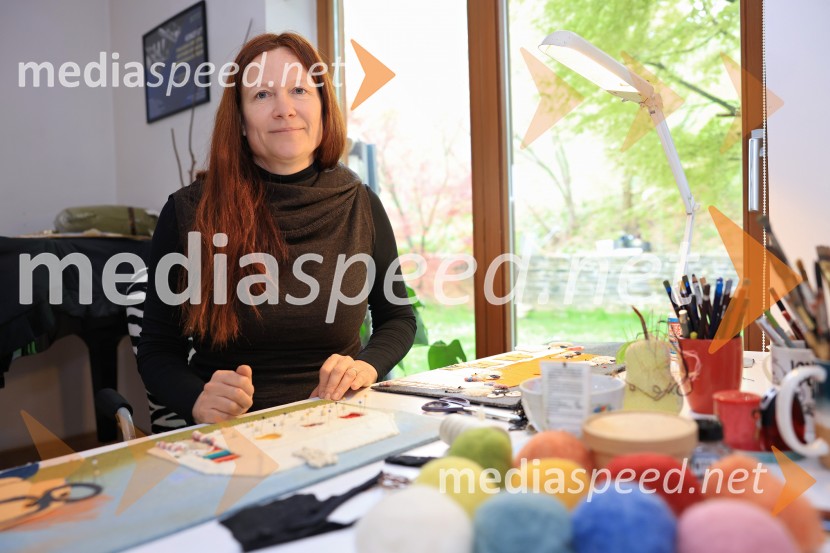  Manica Klenovšek Musil, ilustratorka in avtorica otroških slikanicManica K. Musil, portret