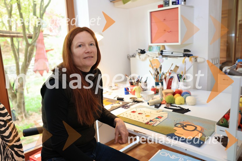  Manica Klenovšek Musil, ilustratorka in avtorica otroških slikanicManica K. Musil, portret