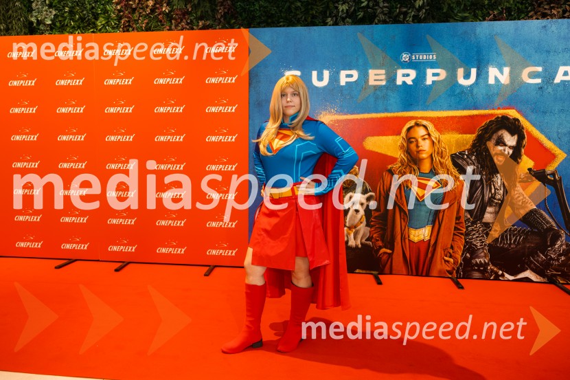 Superpunca, Večer superjunakov, Cineplexx