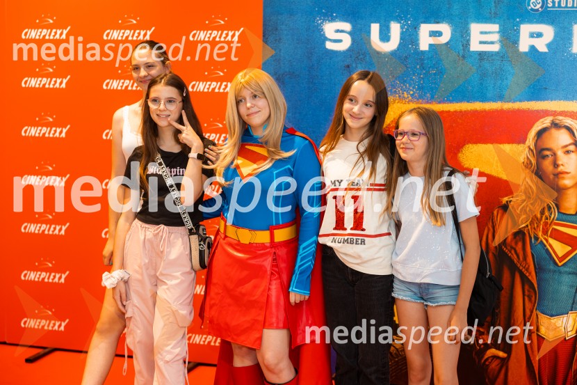 Superpunca, Večer superjunakov, Cineplexx