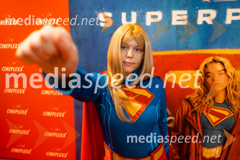 Superpunca, Večer superjunakov, Cineplexx